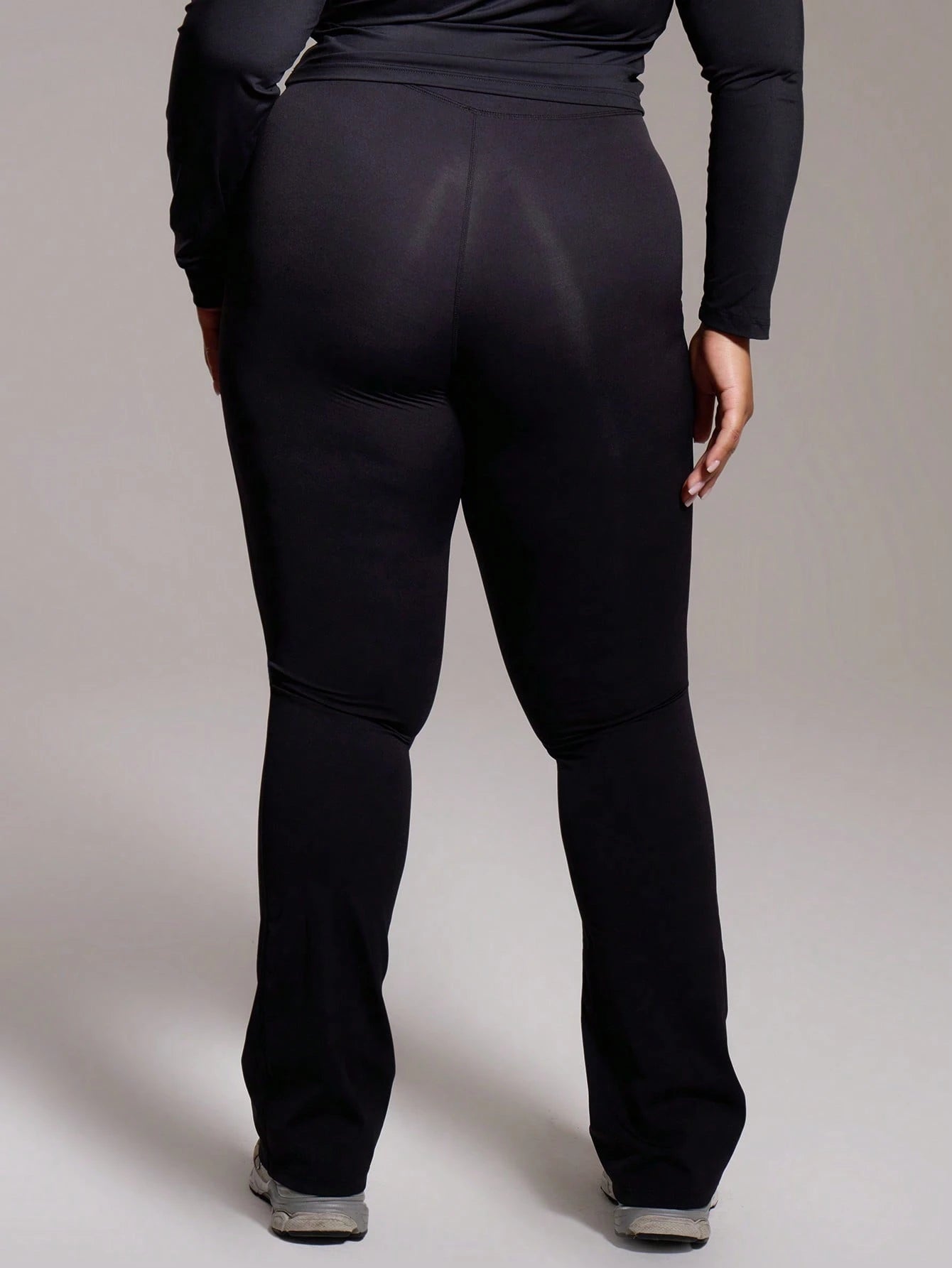 legging plus size, calça legging plus size, legging plus size cintura alta, legging plus size fitness, legging plus size com bolso, legging plus size ideal para malhar, legging plus size compressão, legging plus size modeladora, calça legging plus size para academia, legging plus size suplex, legging plus size poliéster, legging plus size elastano 