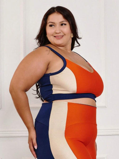 Top Plus Size Costas Abertas e Recortes Contrastantes