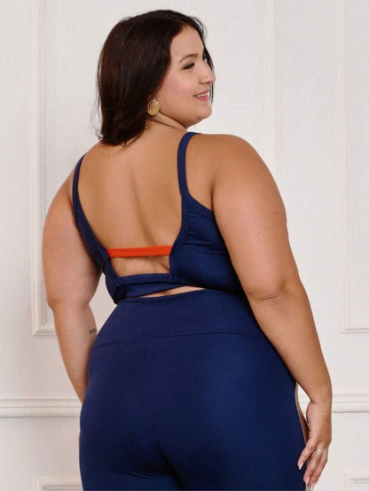 Top Plus Size Costas Abertas e Recortes Contrastantes