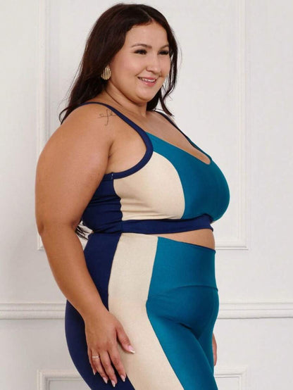 Top Plus Size Costas Abertas e Recortes Contrastantes