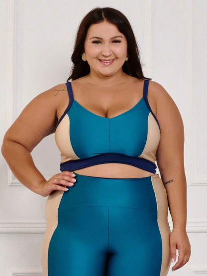 Top Plus Size Costas Abertas e Recortes Contrastantes