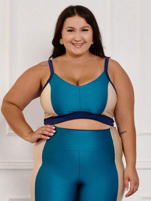 Top Plus Size Costas Abertas e Recortes Contrastantes