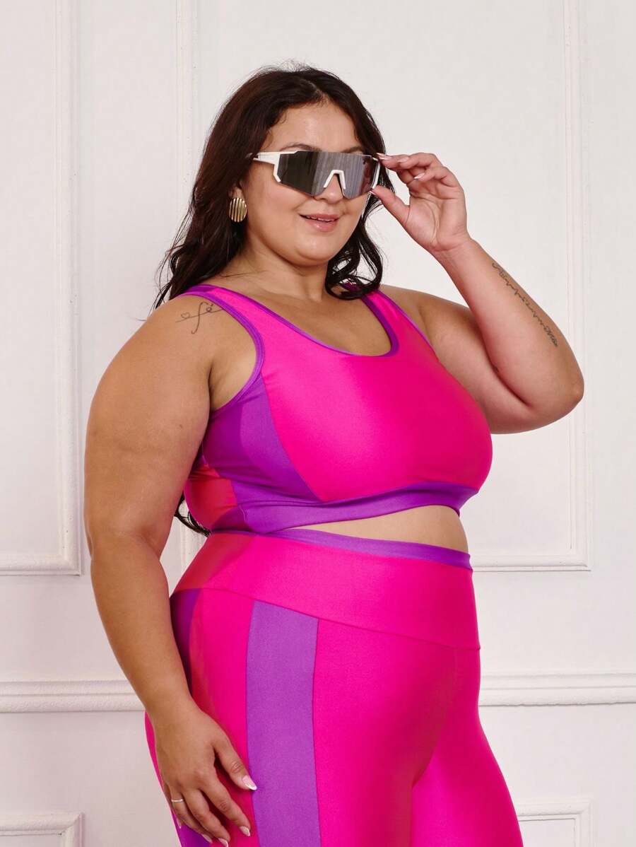 Top Plus Size Costas Cruzadas e Recortes Contrastantes