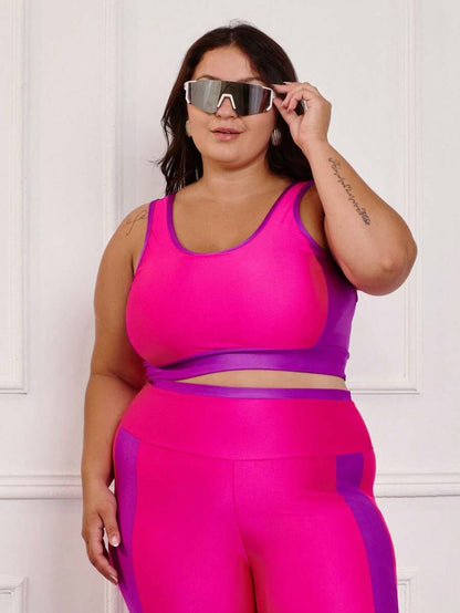 Top Plus Size Costas Cruzadas e Recortes Contrastantes