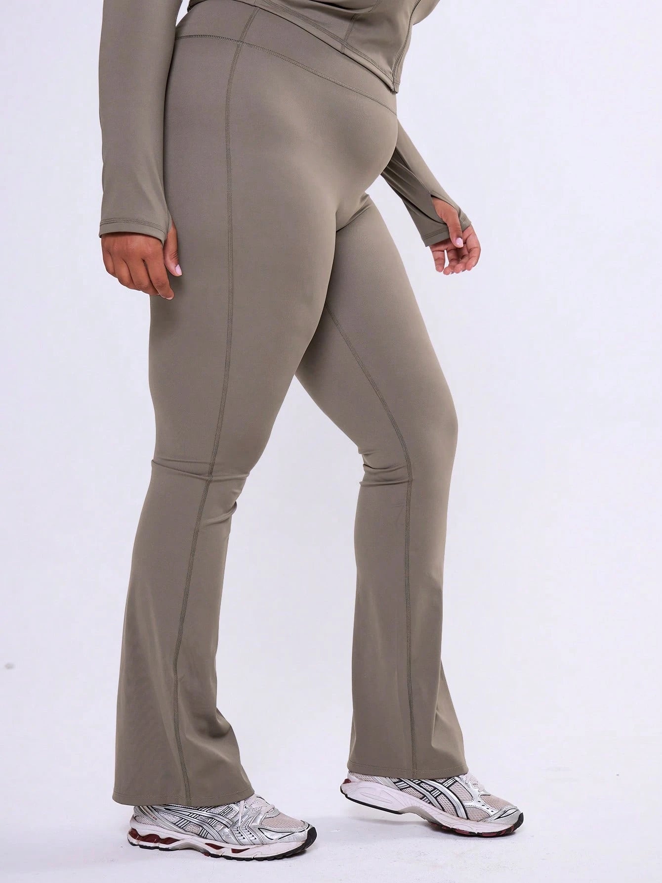 legging plus size, calça legging plus size, legging plus size cintura alta, legging plus size fitness, legging plus size com bolso, legging plus size ideal para malhar, legging plus size compressão, legging plus size modeladora, calça legging plus size para academia, legging plus size suplex, legging plus size poliéster, legging plus size elastano 
